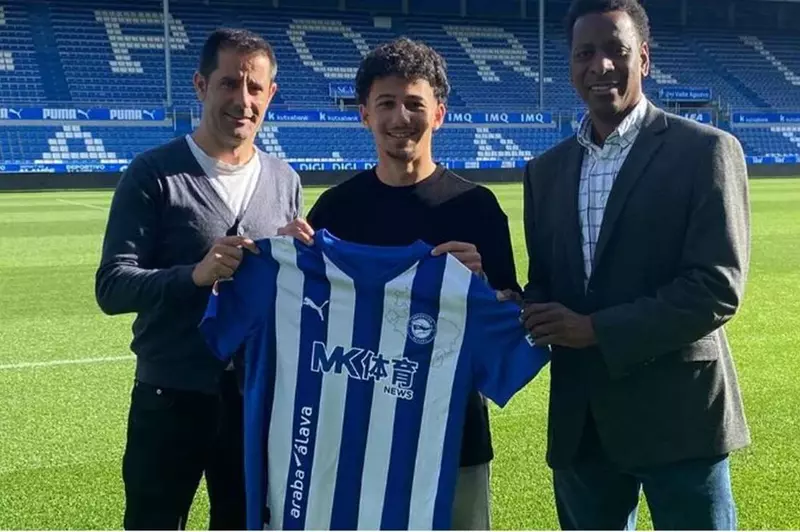 موهبة مصرية واستثمار للمستقبل.. ماذا قال ديبورتيفو ألافيس عن صفقة عمر ياسر؟ 